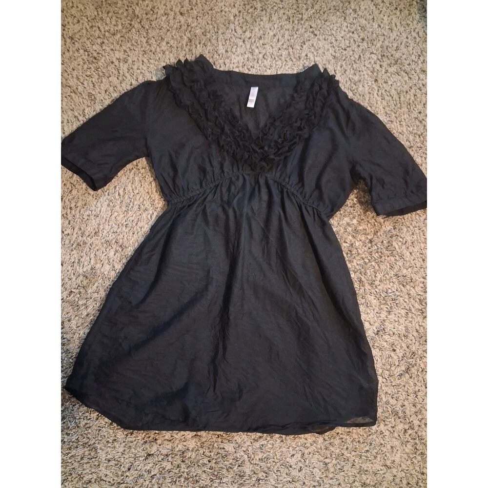 Xhilaration Black Short Sleeve V-Neck Ruffle Blouse M 72% Cotton 28% Silk